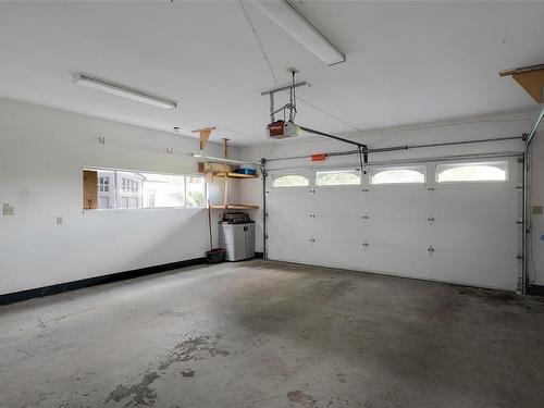 920 Deloume Rd, Mill Bay, BC - Indoor Photo Showing Garage
