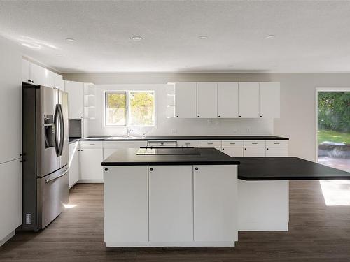 920 Deloume Rd, Mill Bay, BC - Indoor Photo Showing Kitchen