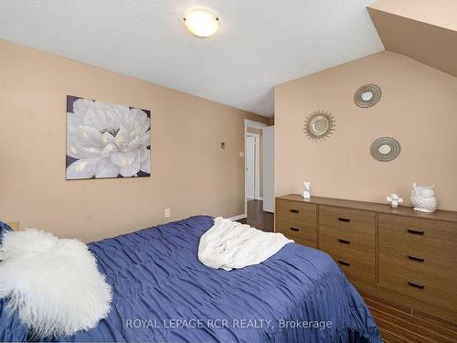 136 Goldgate Cres, Orangeville, ON - Indoor Photo Showing Bedroom