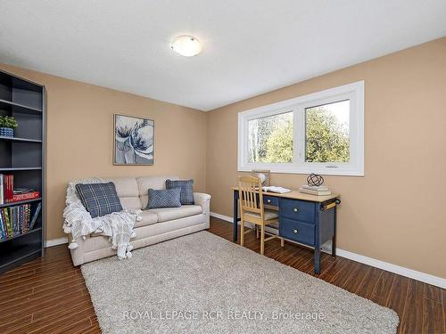 136 Goldgate Cres, Orangeville, ON - Indoor Photo Showing Living Room