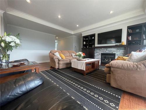 5760 Linley Valley Dr, Nanaimo, BC - Indoor Photo Showing Living Room With Fireplace