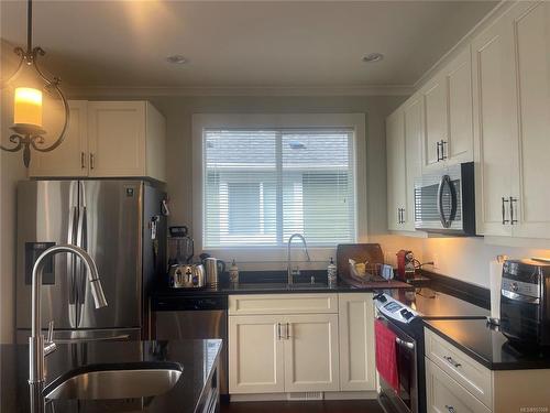 5760 Linley Valley Dr, Nanaimo, BC - Indoor Photo Showing Kitchen