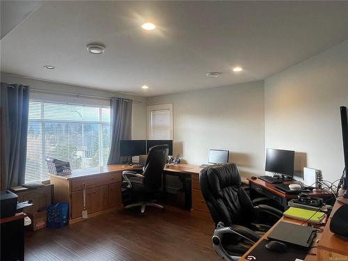 5760 Linley Valley Dr, Nanaimo, BC - Indoor Photo Showing Office