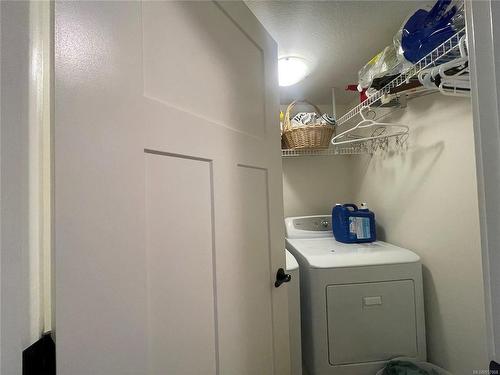 5760 Linley Valley Dr, Nanaimo, BC - Indoor Photo Showing Laundry Room