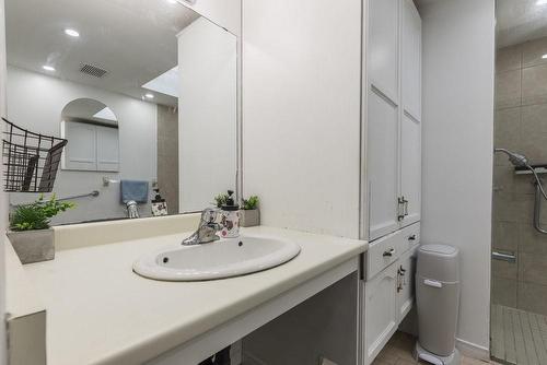 72 Stone Church Road W|Unit #40, Hamilton, ON - Indoor Photo Showing Bathroom