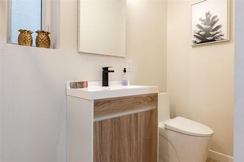 5759 Robinson Street, Niagara Falls, ON - Indoor Photo Showing Bathroom