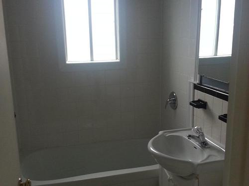 Dwelling - 835  - 839 Rue Gouin, La Prairie, QC - Indoor Photo Showing Bathroom