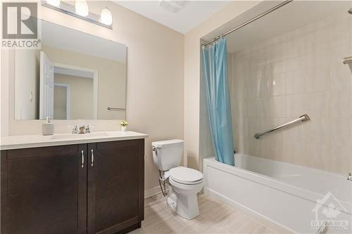 552 Cope Drive, Ottawa, ON - Indoor Photo Showing Bathroom