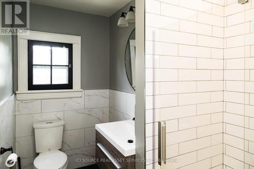 707 Parkdale Avenue, Ottawa, ON - Indoor Photo Showing Bathroom