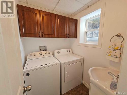1066 Sycamore, Bathurst, NB - Indoor Photo Showing Laundry Room