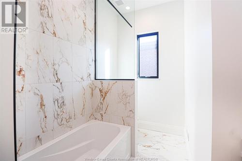 674 Lily Mac Boulevard, Windsor, ON - Indoor Photo Showing Bathroom