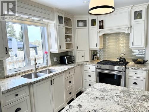 10 Gravel Ave, Fauquier, ON - Indoor Photo Showing Kitchen With Double Sink