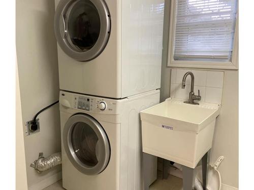 11-3341 Mary Anne Cres, Colwood, BC - Indoor Photo Showing Laundry Room