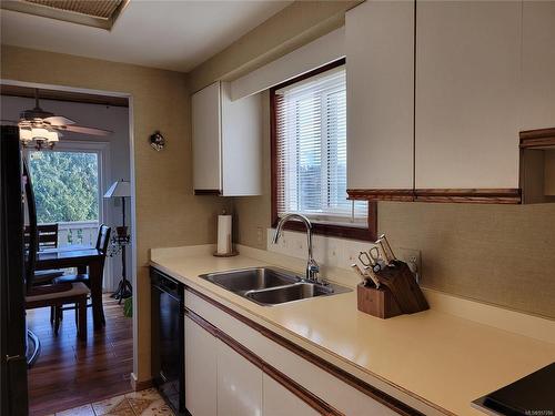 11-3341 Mary Anne Cres, Colwood, BC - Indoor Photo Showing Kitchen With Double Sink