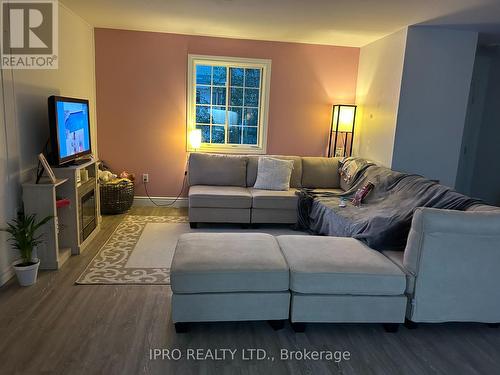 380 Bayview Parkway, Orillia, ON - Indoor Photo Showing Living Room