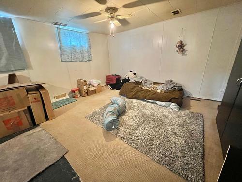 535 Portia Crescent, Trail, BC - Indoor Photo Showing Bedroom