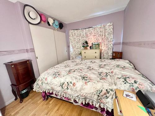 535 Portia Crescent, Trail, BC - Indoor Photo Showing Bedroom