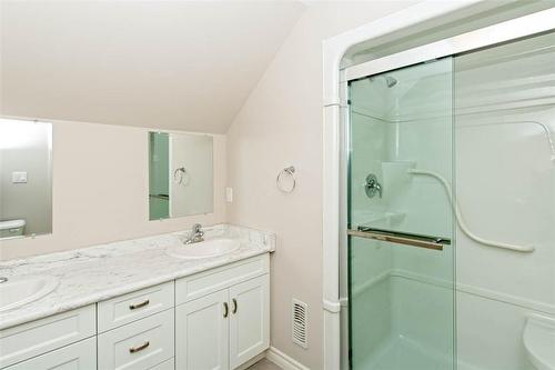 810 Concession Street, Hamilton, ON - Indoor Photo Showing Bathroom