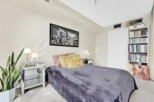 1109-880 Dundas St W, Mississauga, ON - Indoor Photo Showing Bedroom
