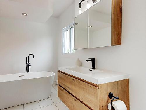 Bathroom - 185 Ch. Du Ruisseau-Des-Noyers, Saint-Jean-Sur-Richelieu, QC - Indoor Photo Showing Bathroom