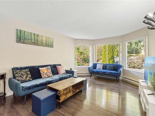 829 Harewood Mines Rd, Nanaimo, BC - Indoor Photo Showing Living Room