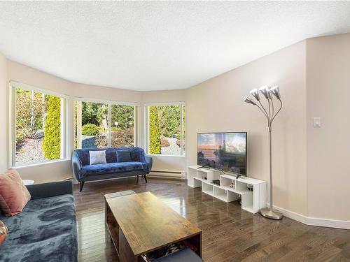 829 Harewood Mines Rd, Nanaimo, BC - Indoor Photo Showing Living Room With Fireplace