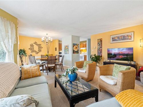 401-225 Cypress St, Nanaimo, BC - Indoor Photo Showing Living Room