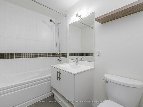 2426-165 Legion Rd N, Toronto, ON - Indoor Photo Showing Bathroom