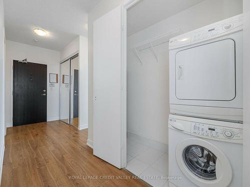 2426-165 Legion Rd N, Toronto, ON - Indoor Photo Showing Laundry Room