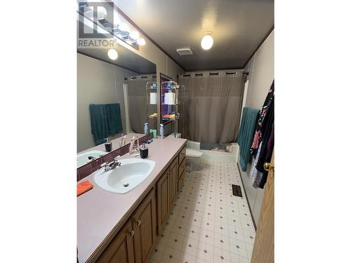 5112 42 Street, Fort Nelson, BC - Indoor Photo Showing Bathroom