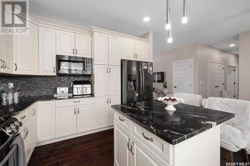 225 Cowan Crescent, Martensville, SK - Indoor Photo Showing Kitchen With Upgraded Kitchen