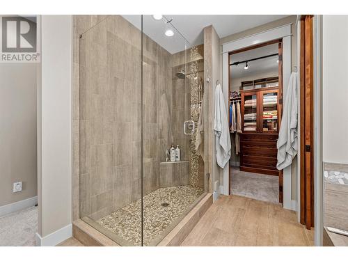 900 Lamont Lane, Kelowna, BC - Indoor Photo Showing Bathroom