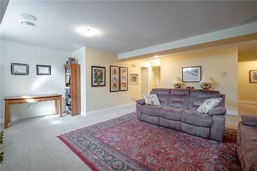 5 Kintyre Trail, Welland, ON - Indoor Photo Showing Living Room