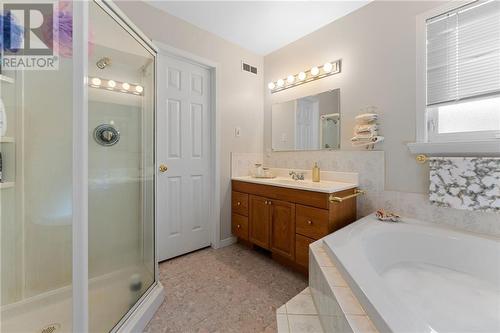 534B Melton Street, Pembroke, ON - Indoor Photo Showing Bathroom