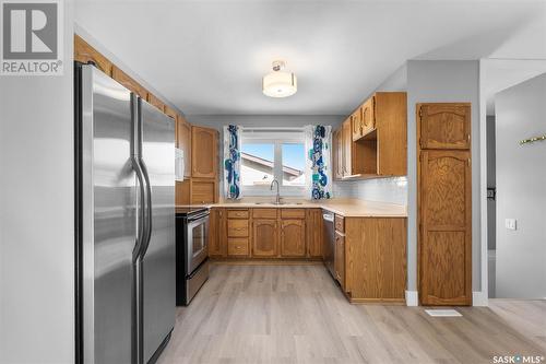 346 Anderson Crescent, Saskatoon, SK - Indoor Photo Showing Kitchen With Double Sink