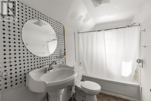 581 Queen St W, Sault Ste. Marie, ON - Indoor Photo Showing Bathroom