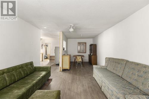 581 Queen St W, Sault Ste. Marie, ON - Indoor Photo Showing Living Room