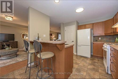 2515 Meadowgate Boulevard, London, ON - Indoor Photo Showing Kitchen