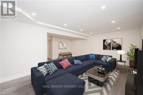 #126 -20 Glenvale Dr, Hamilton, ON - Indoor Photo Showing Living Room