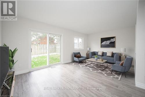 #126 -20 Glenvale Dr, Hamilton, ON - Indoor Photo Showing Living Room