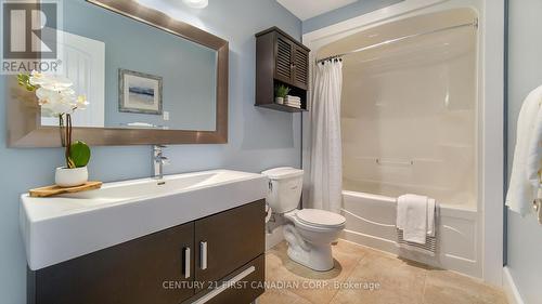 1659 Hamilton Rd, London, ON - Indoor Photo Showing Bathroom