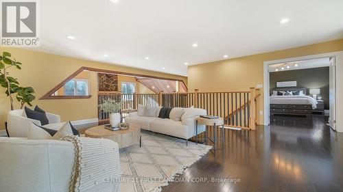 1659 Hamilton Rd, London, ON - Indoor Photo Showing Living Room