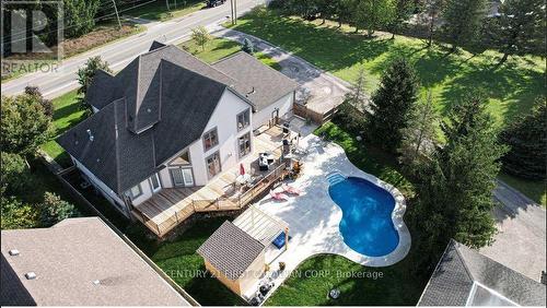 1659 Hamilton Rd, London, ON - Outdoor With In Ground Pool