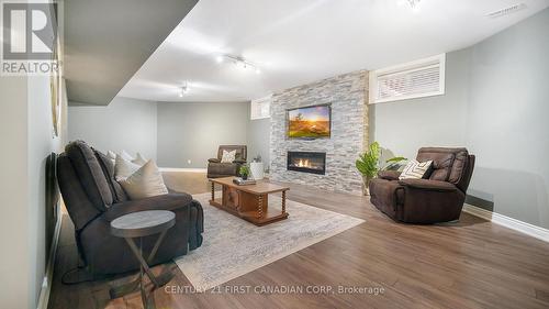 1659 Hamilton Rd, London, ON - Indoor Photo Showing Living Room With Fireplace