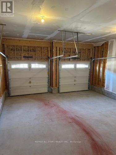23 Hillcroft Way, Kawartha Lakes, ON - Indoor Photo Showing Garage