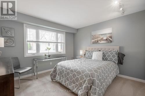 1445 Norman Ave, London, ON - Indoor Photo Showing Bedroom