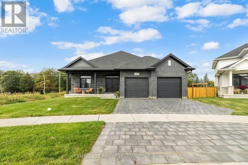 27 Spruce Cres, North Middlesex, ON - Outdoor