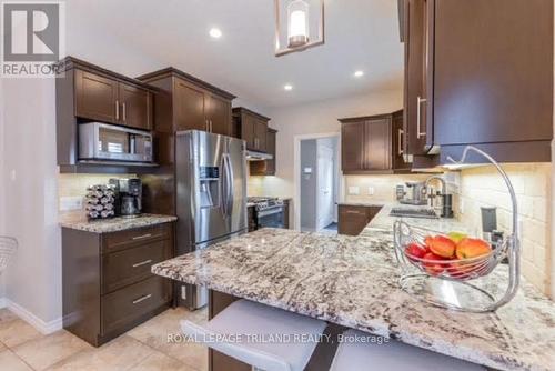 1428 Coronation Dr, London, ON - Indoor Photo Showing Kitchen