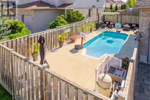 1428 Coronation Dr, London, ON - Outdoor With In Ground Pool