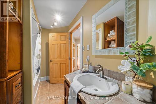 370 Fish Lake Rd, Prince Edward County, ON - Indoor Photo Showing Bathroom